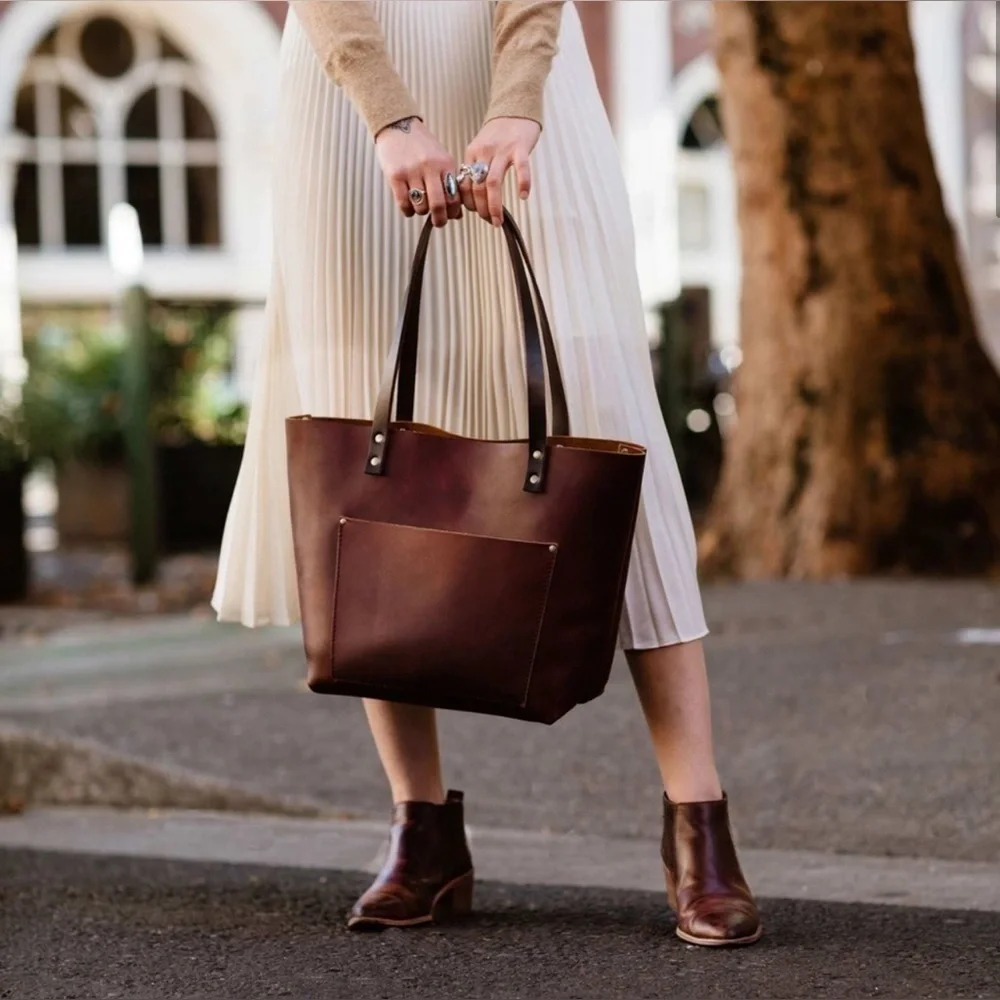 Portland  hand made Leather Medium Classic Tote in Cognac - Picture 2 of 13